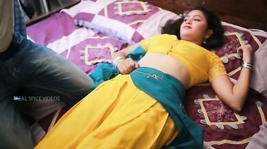 ऐसे किया जाता है इंडियन नारी को गरम