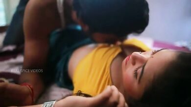 ऐसे किया जाता है इंडियन नारी को गरम