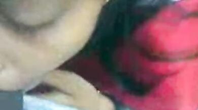 बंगाली शादीशुदा गर्लफ्रेंड के खूबसूरत बूब्स खेत में चूसे