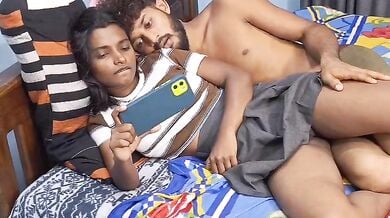 मोबाइल पर पोर्न देखते हुए देसी सौतेले भाई बहन ने की चुदाई