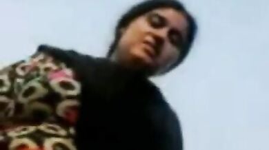 घर की छत पर बीवी ने दिया ब्लोजोब