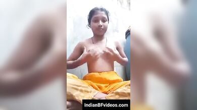 चुत मे बैंगन डाल लड़की ने निकाली चुत का सफेद पानी