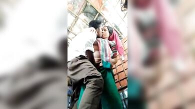विलेज बंगाली ऑन्टी को जवान लड़के ने खड़े खड़े चोदा