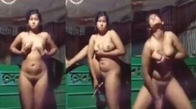 टाँगे उठा चुत मे बैंगन डाल चुत चोदती कामुक लड़की