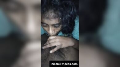 तमिल गाँव की लड़की चूस रही है अपने बॉयफ्रेंड का लंड