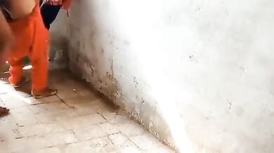 बुर्खे वाली पडोसी भाभी को बरामदे में बुलाकर चोदा