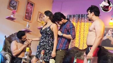 लड़का चोद रहा अपनी बीवी, दोस्त चोद रहे कॉलगर्ल