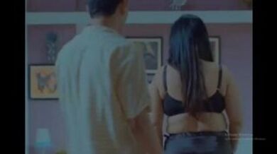 स्टूडेंट ने किया हॉट ट्यूशन टीचर से रोमांस!