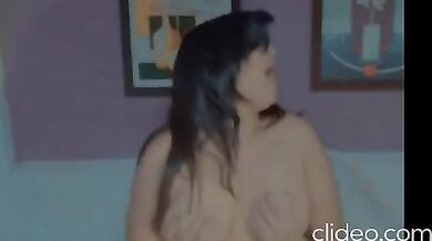 स्टूडेंट ने किया हॉट ट्यूशन टीचर से रोमांस!