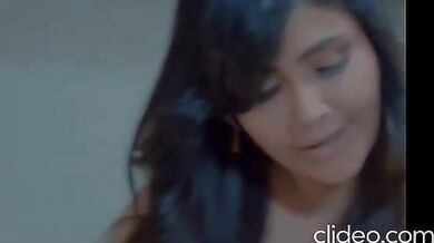 स्टूडेंट ने किया हॉट ट्यूशन टीचर से रोमांस!