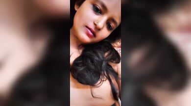 लड़की की चुत मे ऊँगली करता उसका बॉयफ्रेंड