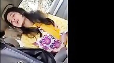 पाकिस्तानी माशूका को कार में ब्लोजॉब देने को लगाया (उर्दू ऑडियो)