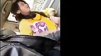 पाकिस्तानी माशूका को कार में ब्लोजॉब देने को लगाया (उर्दू ऑडियो)