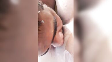 गाँव की नदी में नंगई करते पति पत्नी