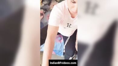 फुटजॉब देने के बाद मल्लू भाभी देती है अपने लवर को ब्लोजॉब