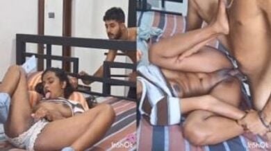 पोर्न देखकर हस्तमैथुन करती सौतेली बहन को पकड़कर चोदा