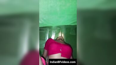 साड़ी पहनी कामुक भाभी चोद रही है देवर को