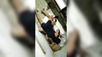फैक्ट्री में काम करती लड़की को चोदा