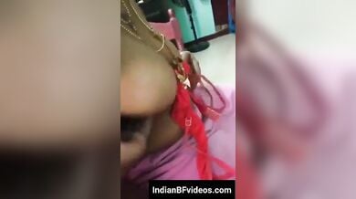 ठरकी देवर ने दबाया अपनी भाभी के बडे बूब्स