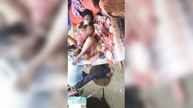 मेहमान के चूत चाटने से देहाती बीवी हुई गरम