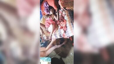 मेहमान के चूत चाटने से देहाती बीवी हुई गरम