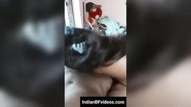 क्यूट साउथ इंडियन वाइफ ने हिलाकर चूसा मोटा लंड