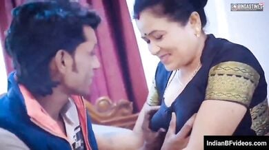 भाभी ने पढाने के बहाने से किया पडोसी लड़के से सेक्स