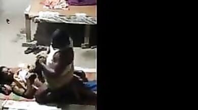 चाचा ने रात को चोदी अपनी २ भतीजी बहने (स्पाई कैम)