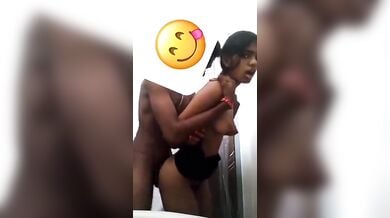 नुकीले स्तनों वाली स्लिम फिगर जीएफ की चुदाई