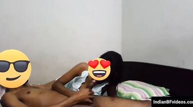 हॉस्टल रूम के अंदर लड़की अपने बीएफ के लंड को चूसके चुदी