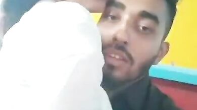 रेस्टोरेंट में लवर्स ने किया रिस्की सेक्स!