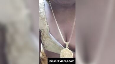 देवर का लंड चूस लंड को पकड़ चुत मे डाली भाभी ने