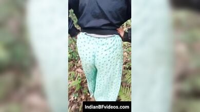 जंगल मे लेजा दबाए नेपाली पड़ोसन लड़की के टाइट बूब्स
