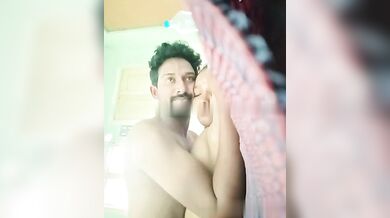 मल्लू गर्लफ्रेंड को लंड चूसाके जमके चोदा उसको