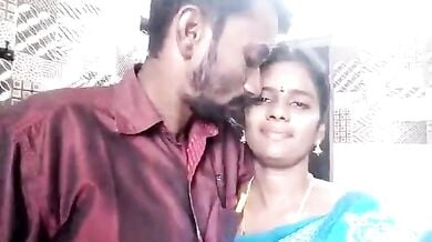 तेलंगाना वाली बीवी यार के किसिंग से हुई कामुक