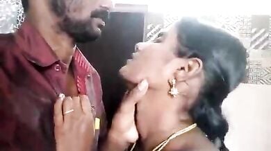 तेलंगाना वाली बीवी यार के किसिंग से हुई कामुक