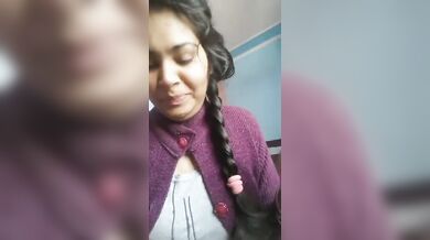 शादी से पहले वर्जिन चूत और एसहोल दिखाती लड़की