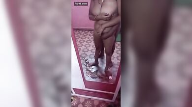 शादीशुदा औरत की यार के साथ नंगई!