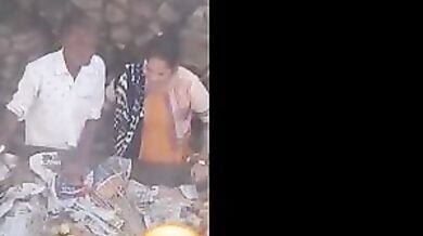 सब्जी वाला, रिक्शावाला इनके लंड हिलाकर देती अच्छी घर की औरतें