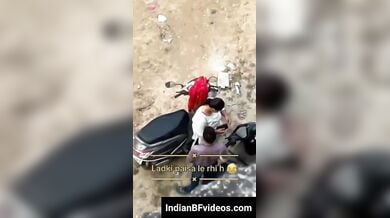 मोटी गांड वाली रंडी पैसे के लिये खुल्ले मे चुदी