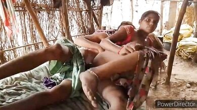 झूपड़ी मे खटिया बिछा करी गाँव की भाभी की चुदाई