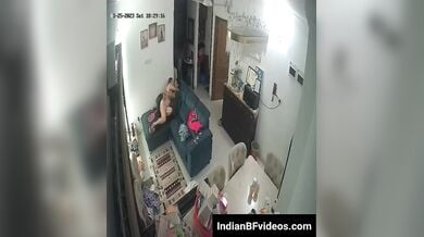 सीसीटीवी मे कैद हुआ देसी कपल का होममेड रोमांस