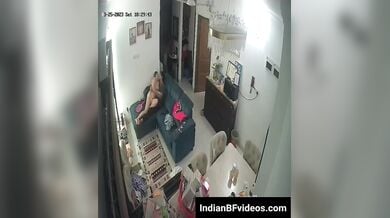 सीसीटीवी मे कैद हुआ देसी कपल का होममेड रोमांस