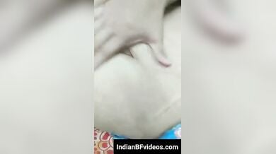 देसी बडे बूब्स वाली भाभी बना रही है अपनी न्यूड सेल्फी वीडियो