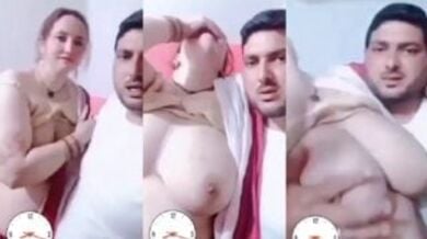 देवर अपनी भाभी के बडे मोटे गोरे बूब्स को दबा रहा है