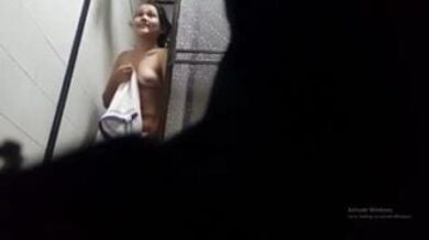 होटल में रुकी क्यूट नेपाली लड़की का न्यूड बाथरूम वीडियो