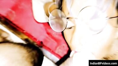 स्लिम चश्मिश भाभी ने दिया अपने लवर को हॉट ब्लोजॉब