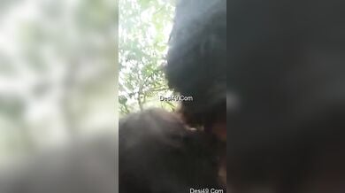 जंगल में चुद रही गर्लफ्रेंड की लंड खड़ा कर देने वाली कराह!