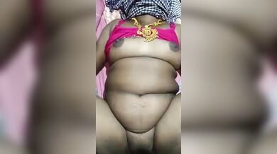 सोने के जेवर पहनी मोटी बीवी की चूत चोदी