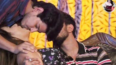 तीन दोस्तों ने बैचलर्स पार्टी में किया हॉट कॉलगर्ल का इंतजाम